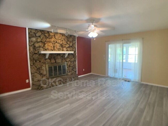 Foto del edificio - 2808 N Ditmer Rd