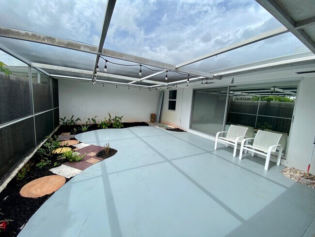 Foto del edificio - 155 West Ct