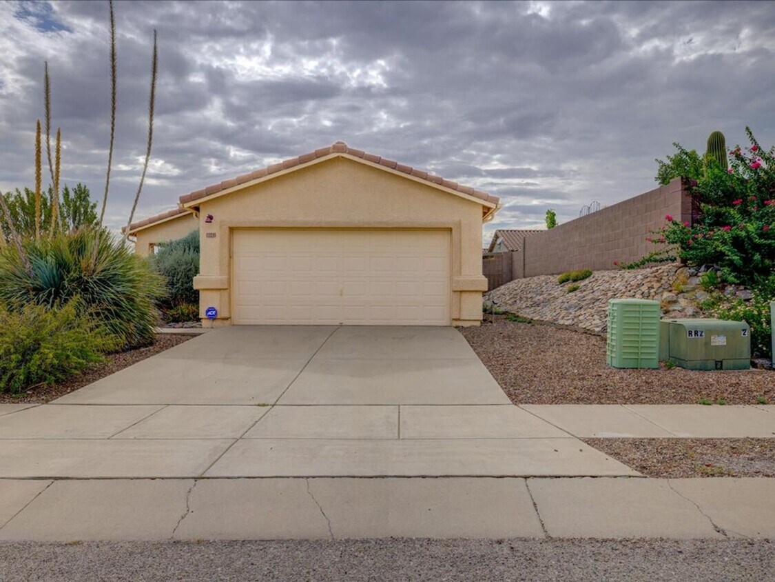 Primary Photo - 3 Bed/2 Bath Rita Ranch near Purple Heart ...