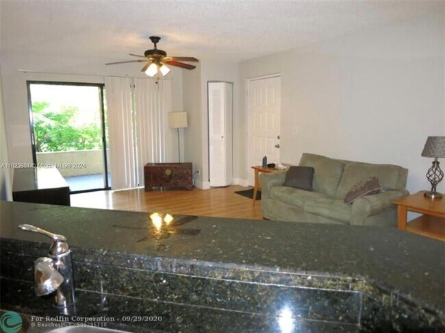 Building Photo - 9999 Summerbreeze Dr