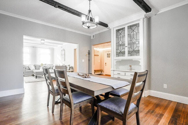 Babcock Street - Babcock Street Apartment