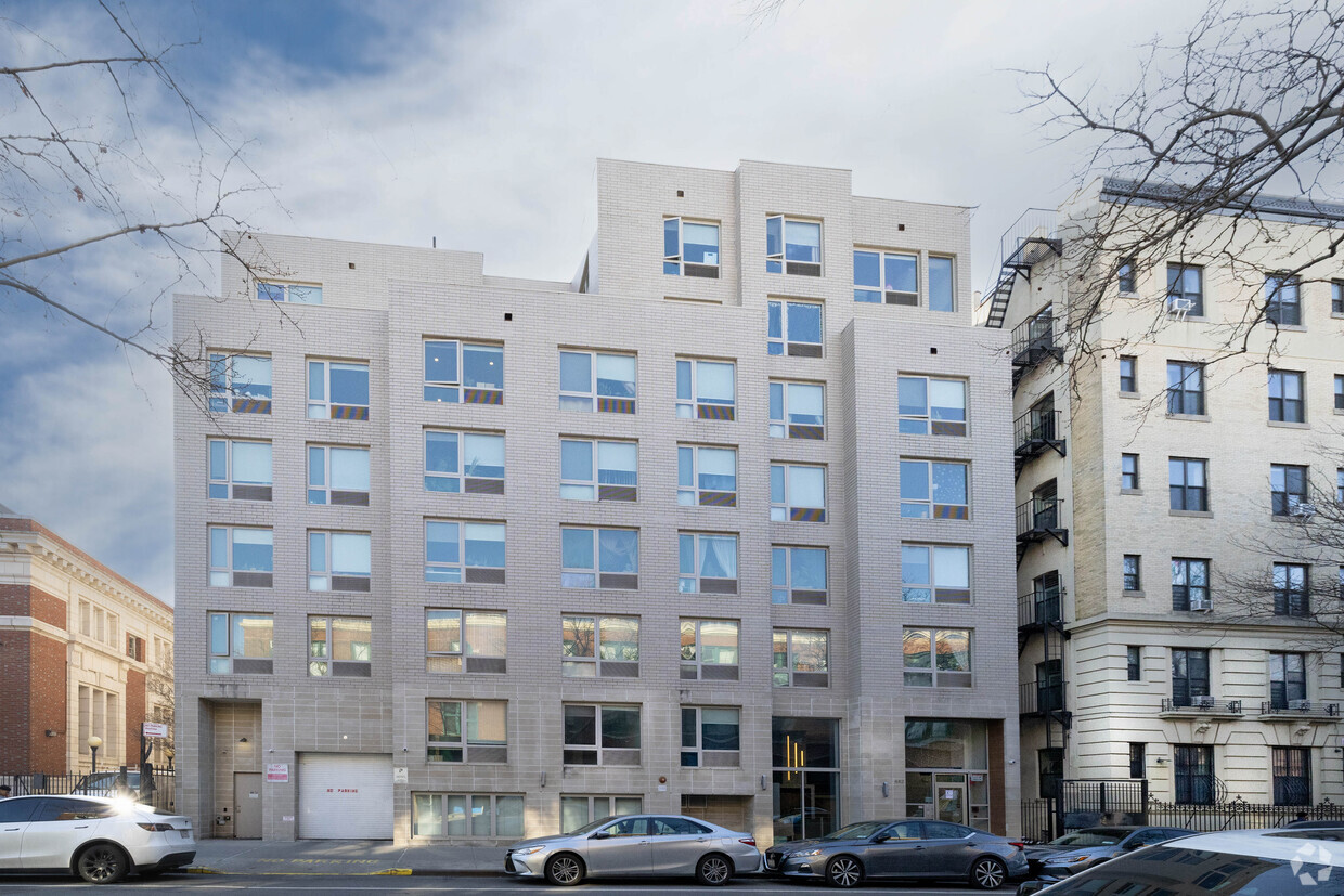 Building Photo - 482 Franklin Ave