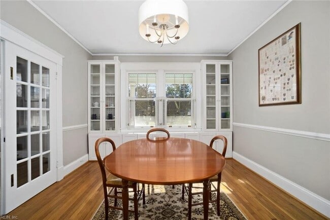 Building Photo - LARCHMONT