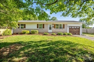 Building Photo - 136 Kent Dr