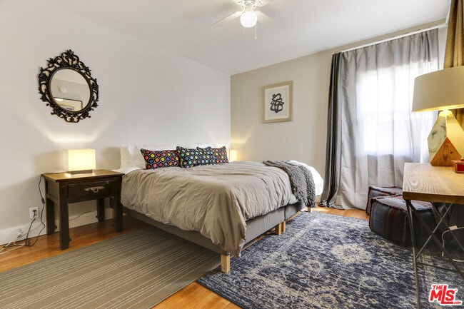 Foto del edificio - 838 N Sycamore Ave