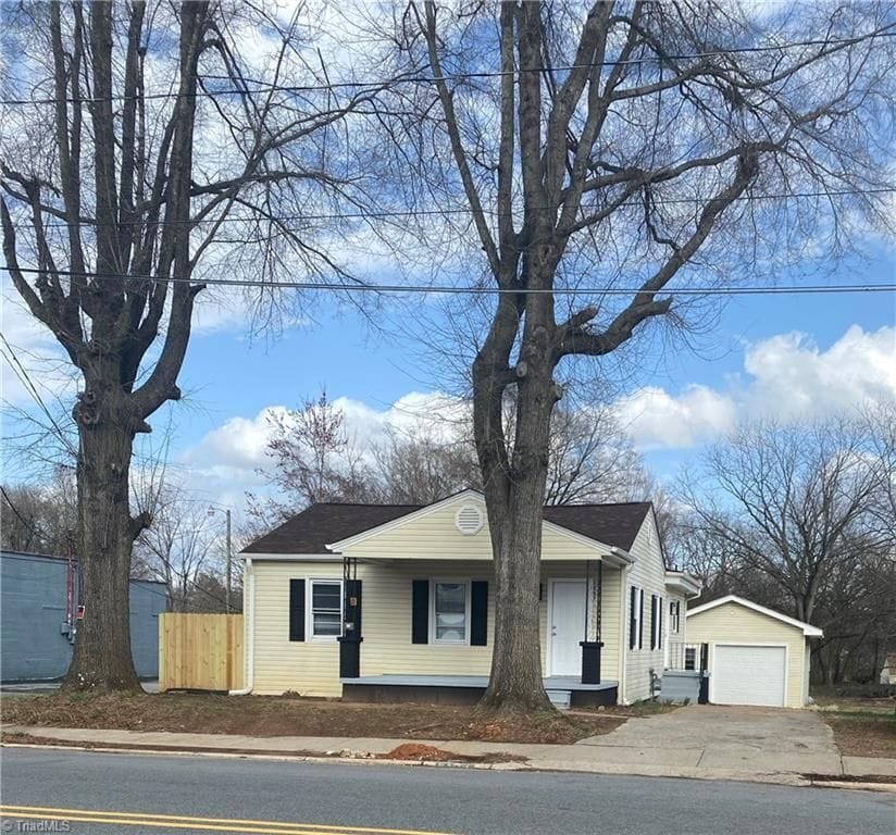 Primary Photo - 1207 Barnes St