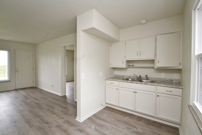Cocina - 1303 S Cove Blvd