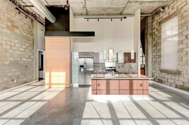 Building Photo - 435 N Andrews Ave