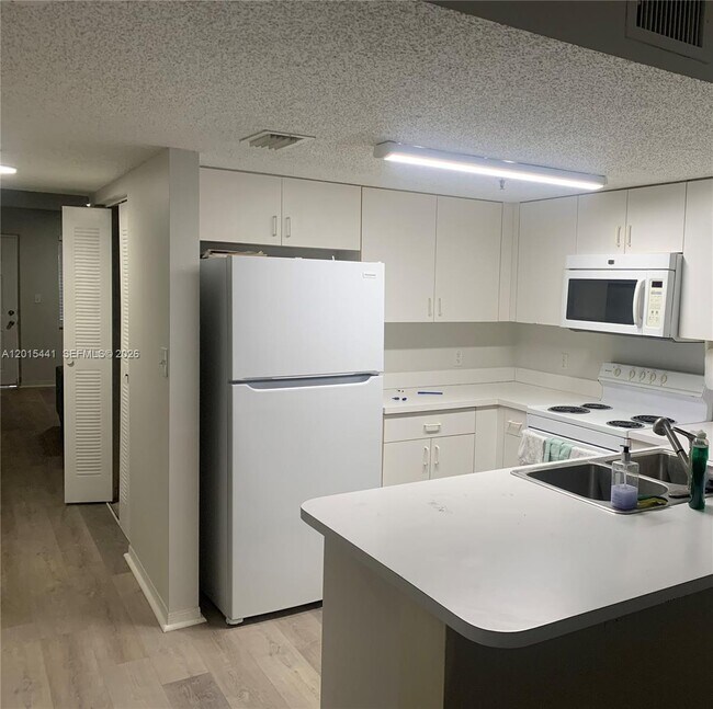 Foto del edificio - 9470 Tangerine Pl