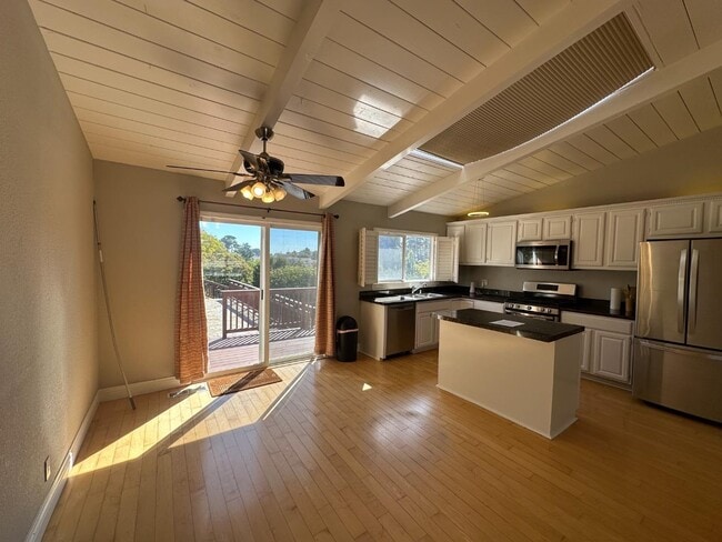 Foto del edificio - 2350 Rosewood Dr