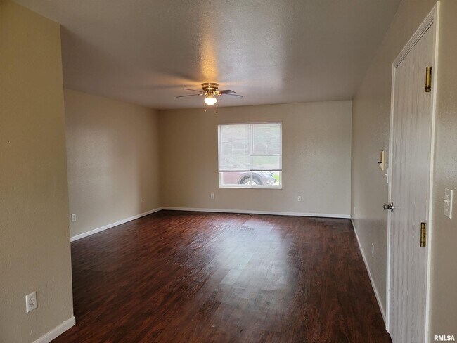 Foto del edificio - 1000 Edgewater Dr