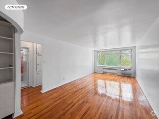 Building Photo - 2600 E 21st St