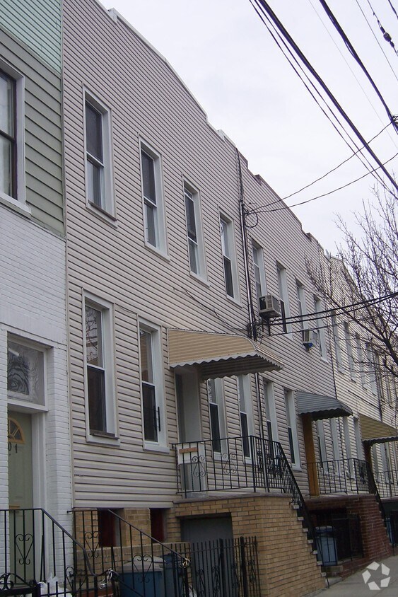 Building Photo - 303 Onderdonk Ave