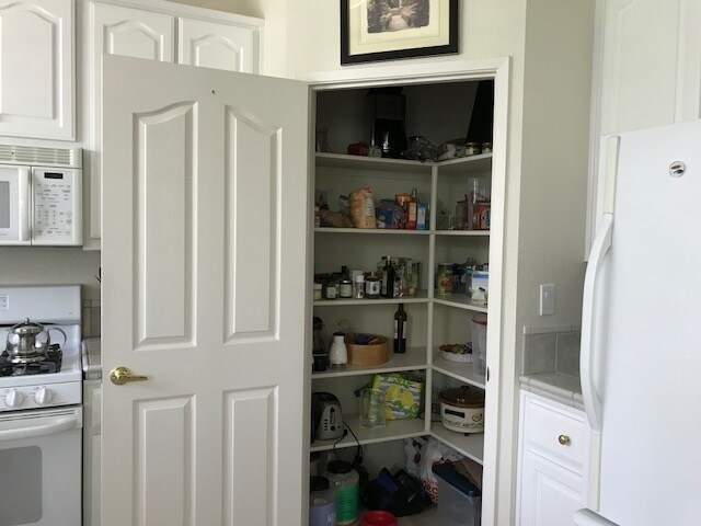 Foto del edificio - 344 Gladstone Dr