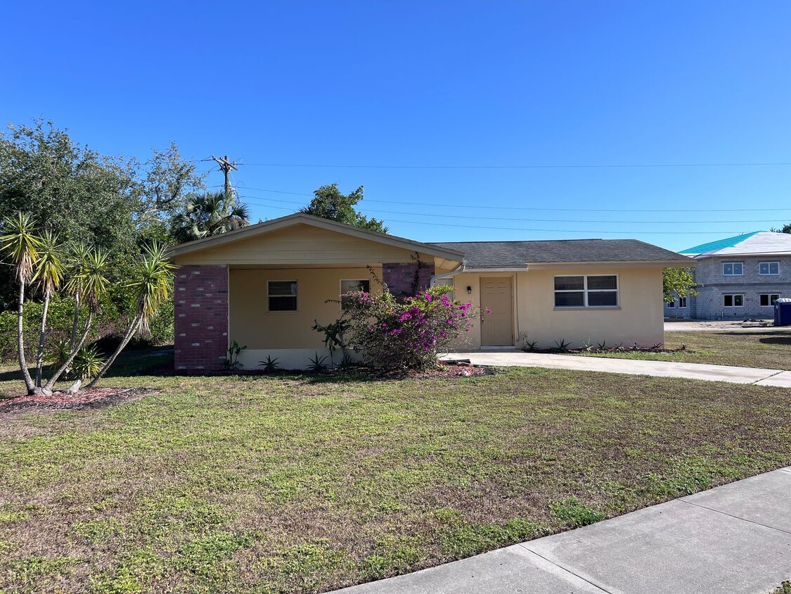 Foto principal - Charming 3-Bed, 2 Bath Home in Waterway Es...