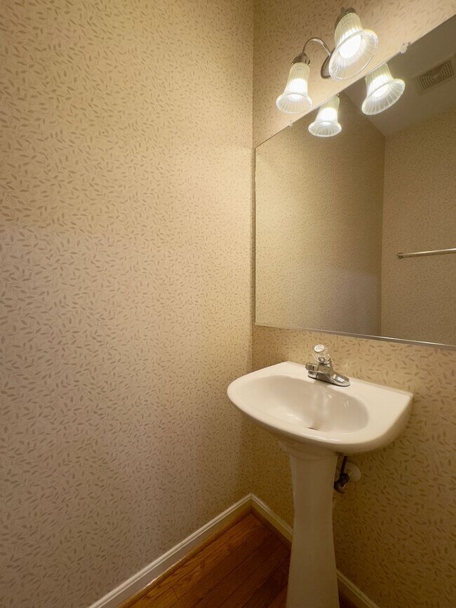 Foto del edificio - Charming 3 Bedroom/2.5 Bathroom in Essex!