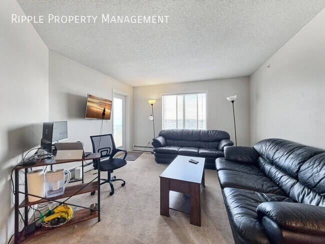 Photo du bâtiment - SPACIOUS 3 BEDS, 2 BATHS CONDO | PRIME SADDLE RIDGE LOCATION