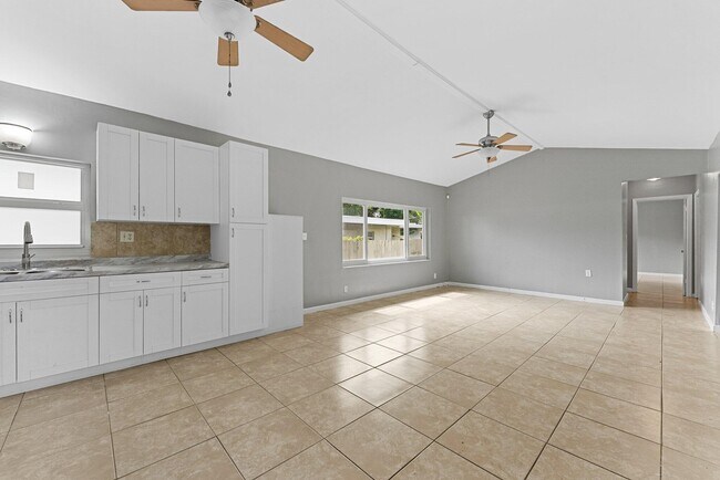Building Photo - 6124 SW 38th St