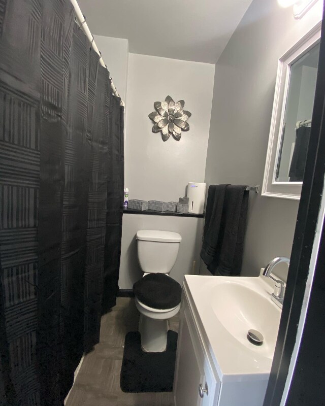 Foto del edificio - 5235 Woodland Ave