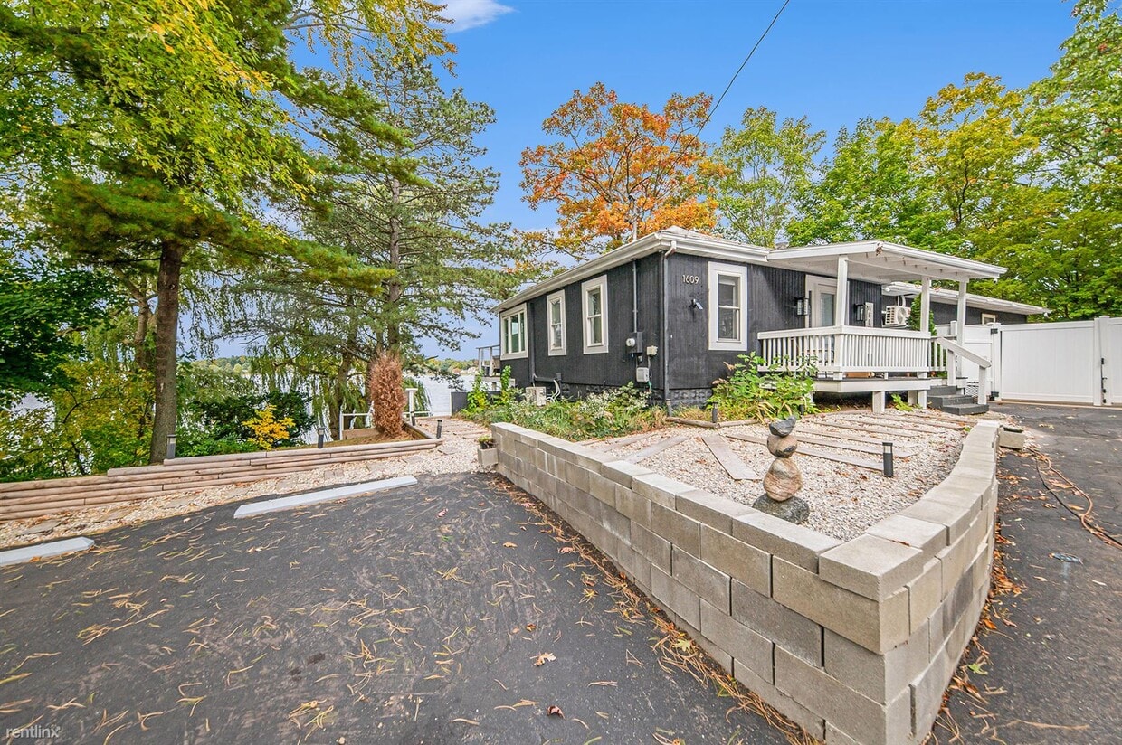 1609 Metsa Ct, Portage, MI 49002 House Rental in Portage, MI