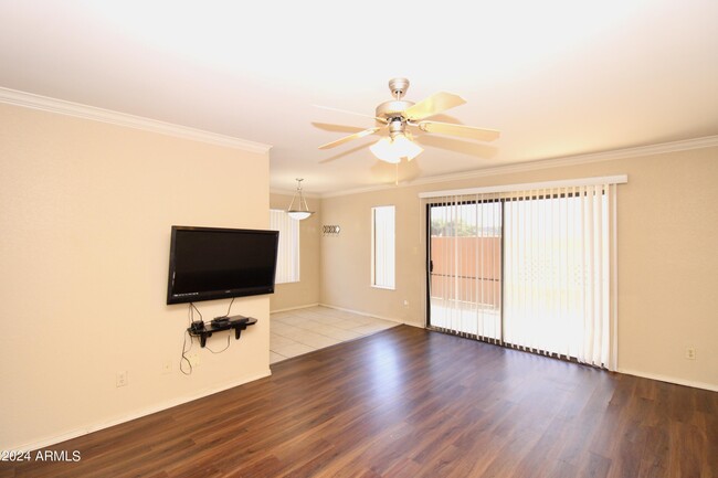 Foto del edificio - 3600 Hayden Rd