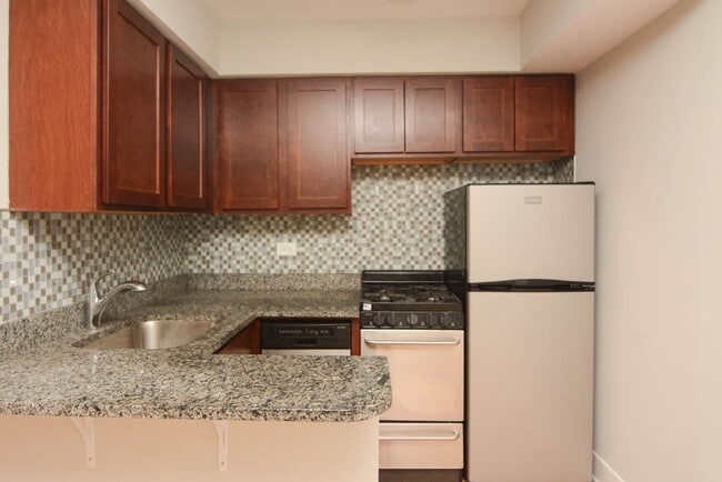 Building Photo - 448 W Barry Ave