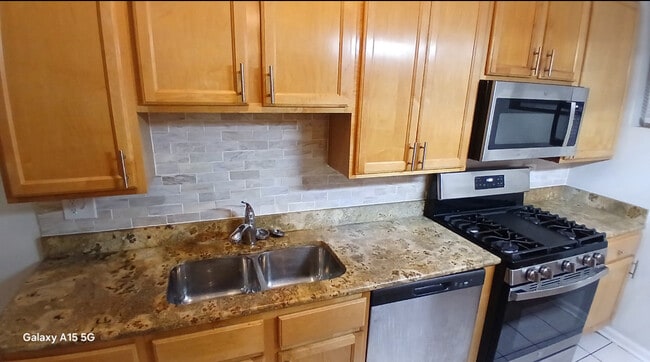 Foto del edificio - 1430 E 69th St