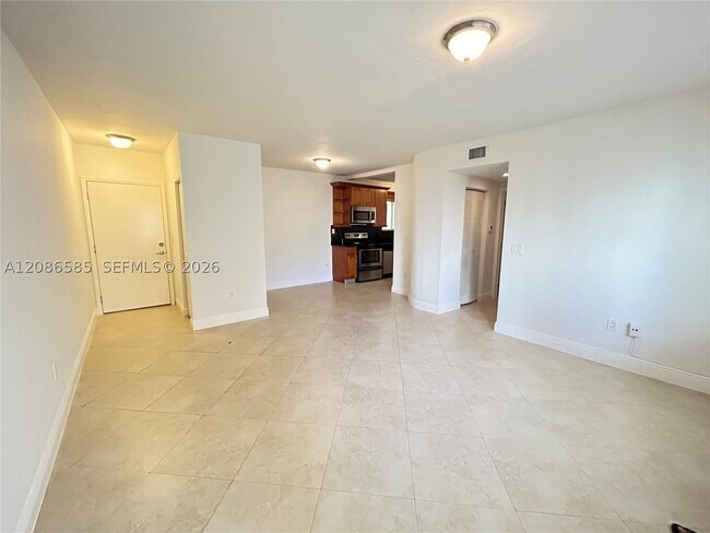 Foto del edificio - 2880 Pine Tree Dr
