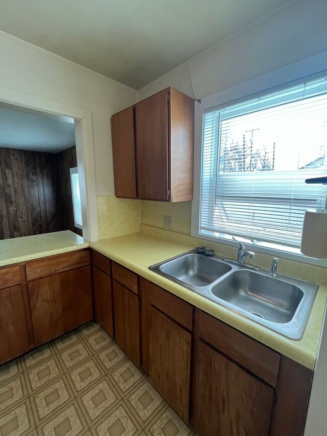 Building Photo - Centrally Located 1 Bedroom House