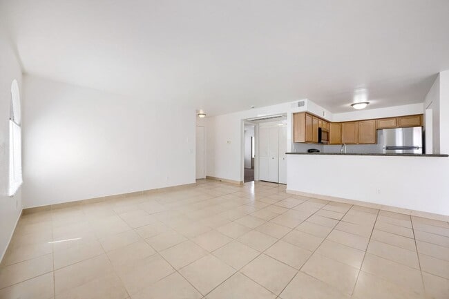 Building Photo - 9325 W Desert Inn Rd