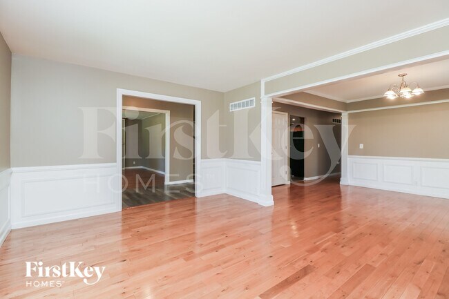 Foto del edificio - 3598 Whispering Woods Dr