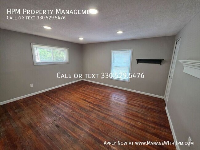 Foto del edificio - 392 Bailey Ct