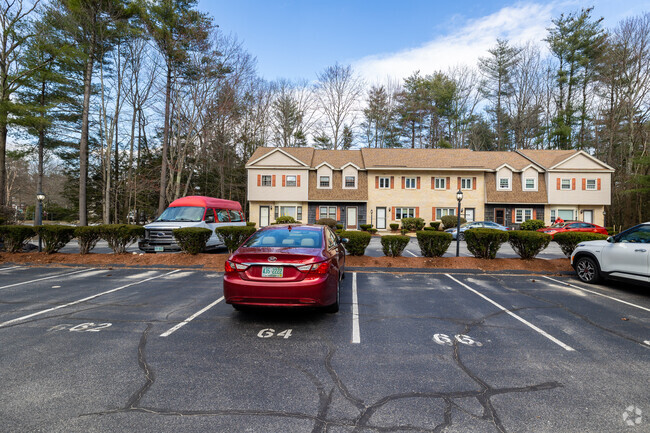 88 Golfview Dr Manchester, NH - Greenview Village Townhouses