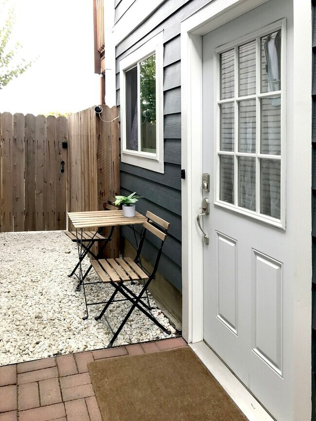 Photo - 2003-2005 Crosby Ave Apartment