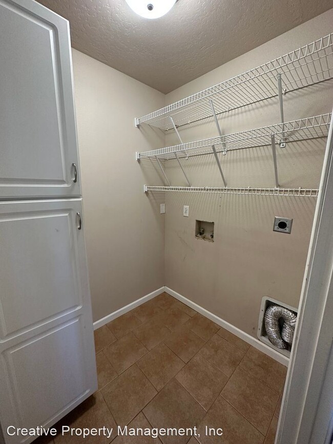 Building Photo - 3 br, 2 bath House - 25 Oak Drive