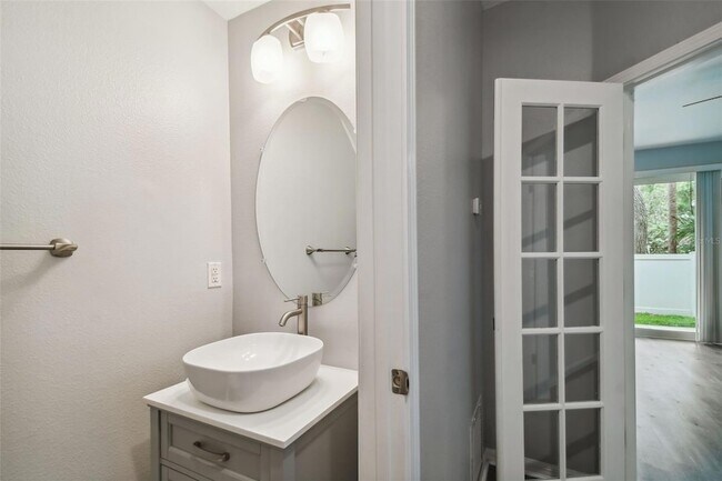 Foto del edificio - 3183 Bayshore Oaks Dr