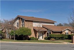 Building Photo - 2008 Woodstock Dr