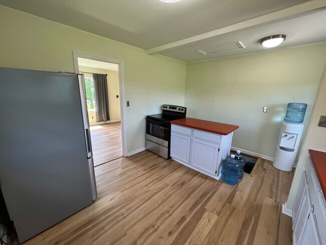 Foto del edificio - Two Bedroom Single Family Home on 3 Acres!