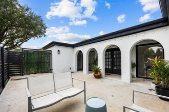 Building Photo - 7902 Richmond Ave.