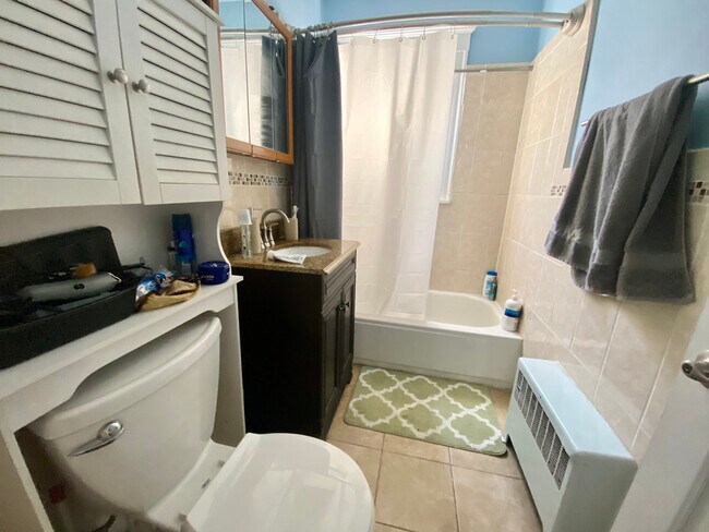 Foto del edificio - 1446 Centre St