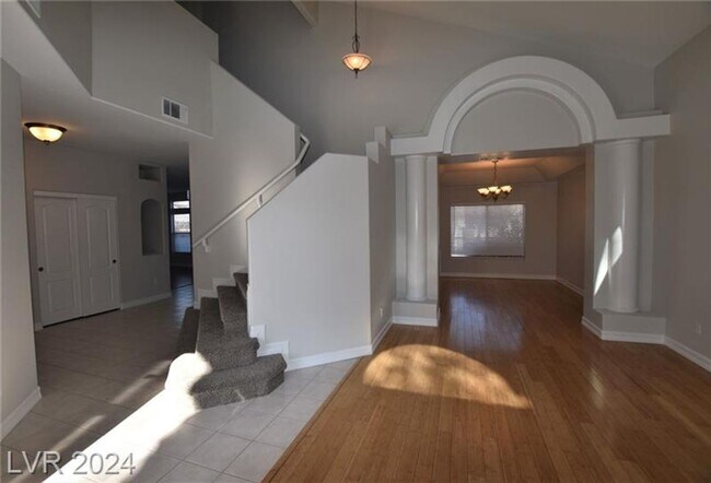 Foto del edificio - 5 Bedroom with Sparkling Lap POOL!!