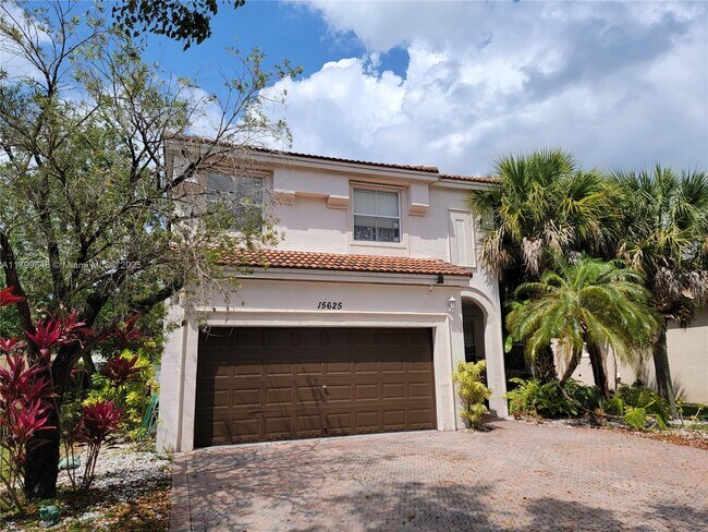 Building Photo - 15625 SW 52nd Ct