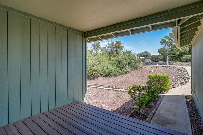 Building Photo - 5 bedroom, 3 bath multi-generational livin...