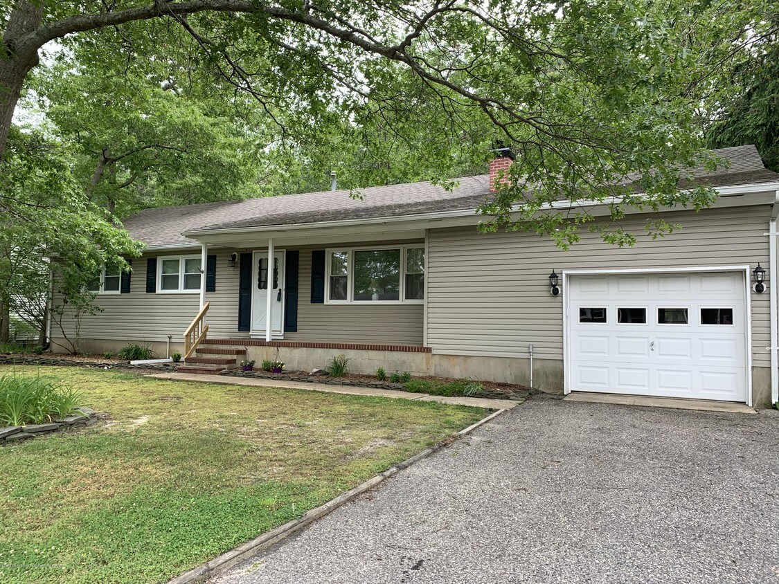 15 Bobwhite Ct, Lacey Township, NJ 08731 House for Rent in Lacey Township, NJ