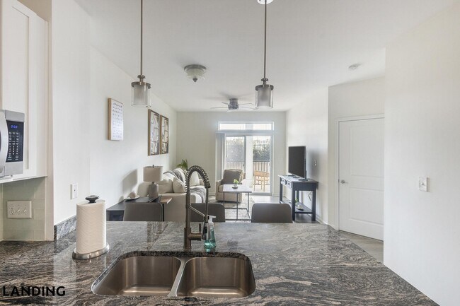 Building Photo - 4921 Pretty Lake Ave