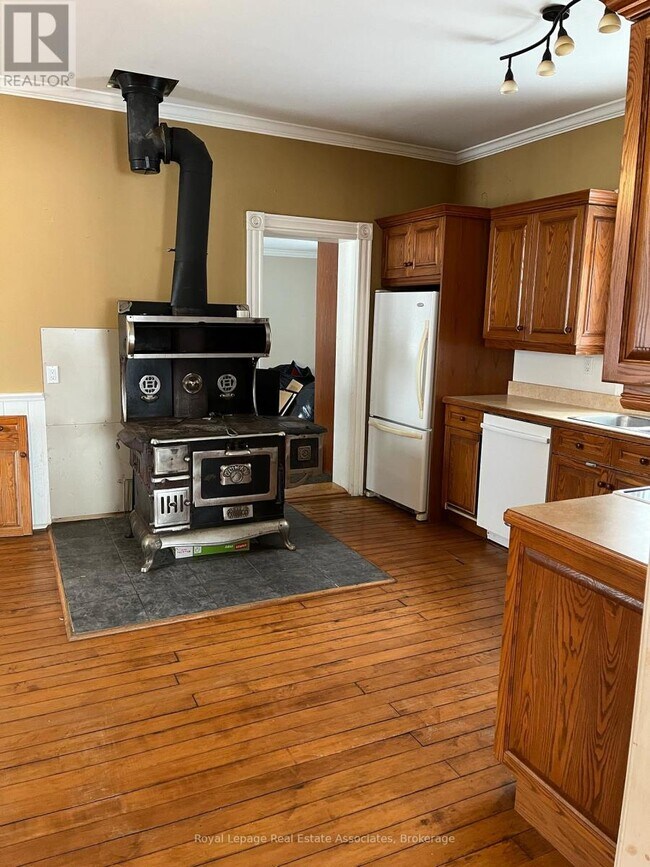 Photo du bâtiment - 205328 Dufferin Rd 109