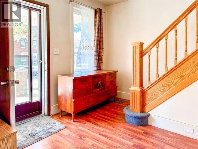 Photo du bâtiment - 910 Moy Ave