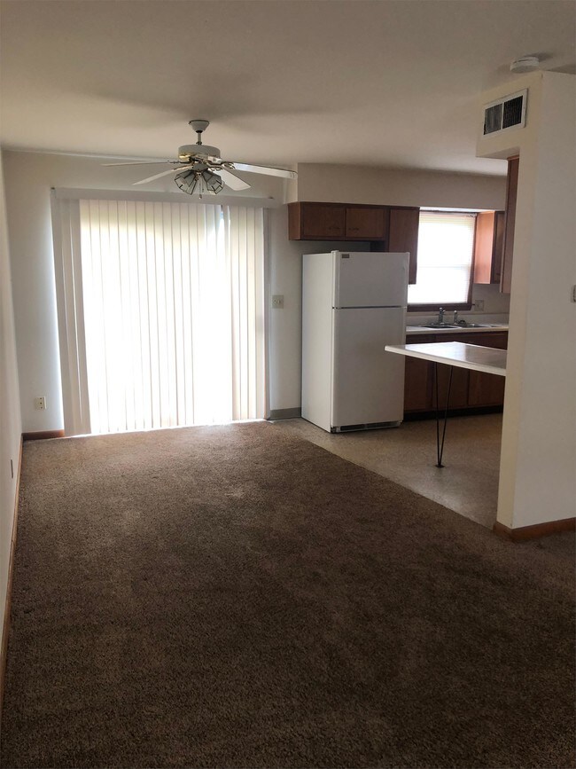 Building Photo - 2106 W Woodriver Dr