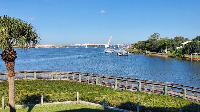 Building Photo - Bouchelle Condo Available August 24th!!!