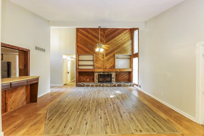 Foto del edificio - 6651 Windwood Cir